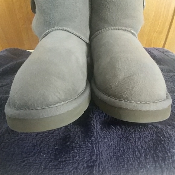 Authentic UGG Bailey Button Gray Boots sz7 - Picture 4 of 8
